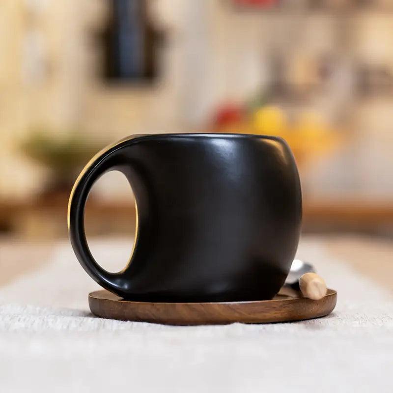ClayHaven - 陶器のコーヒーカップと木製ソーサー