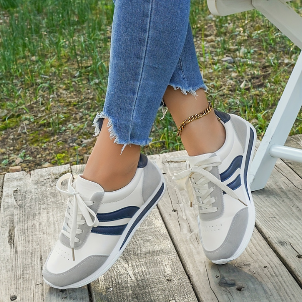 Adina - 快適なレースアップスニーカー