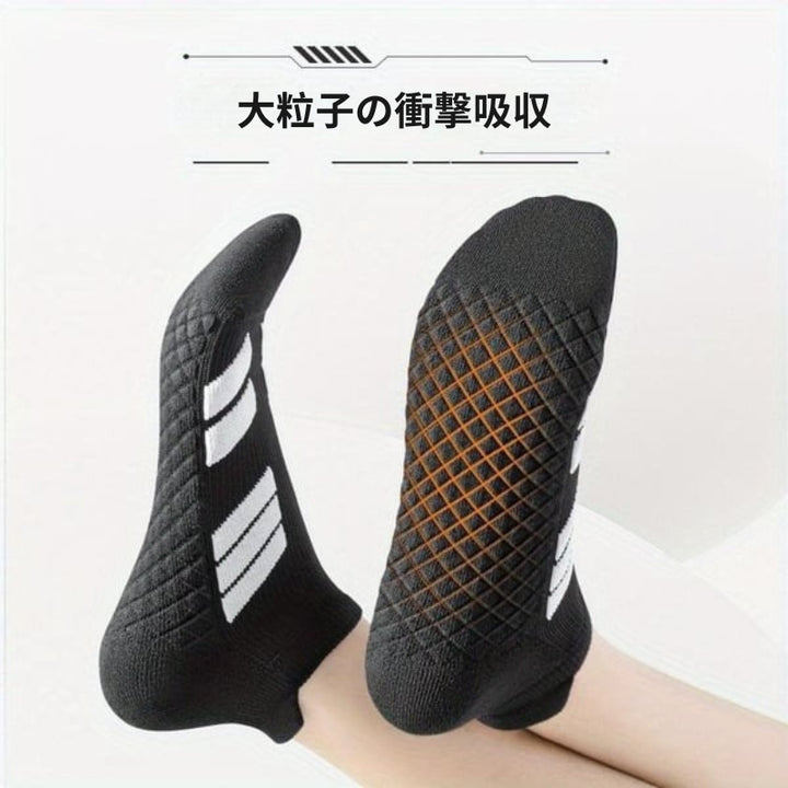 SwiftStep - 通気性のある滑り止めストライプ スポーツソックス