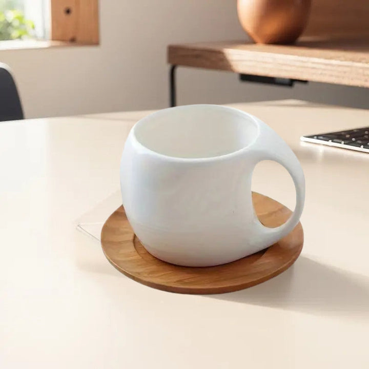ClayHaven - 陶器のコーヒーカップと木製ソーサー