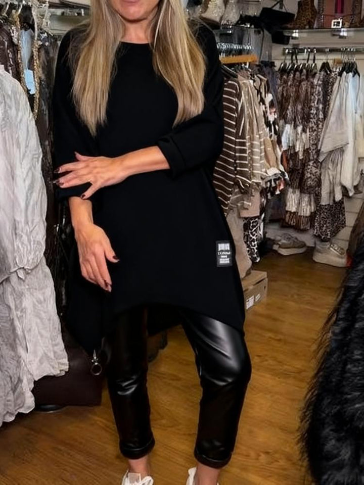 Aldona - アシンメトリートップスと無地のパンツ