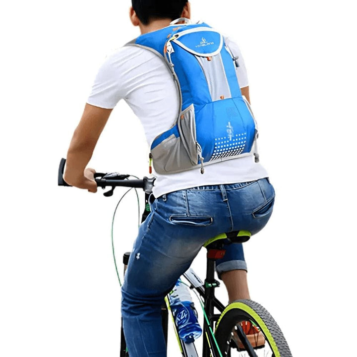 VelocityPack - サイクリストのための防水多機能バックパック