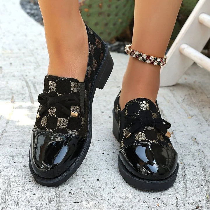 Azahra - エレガントなスリップオンローファー（リボン付き）