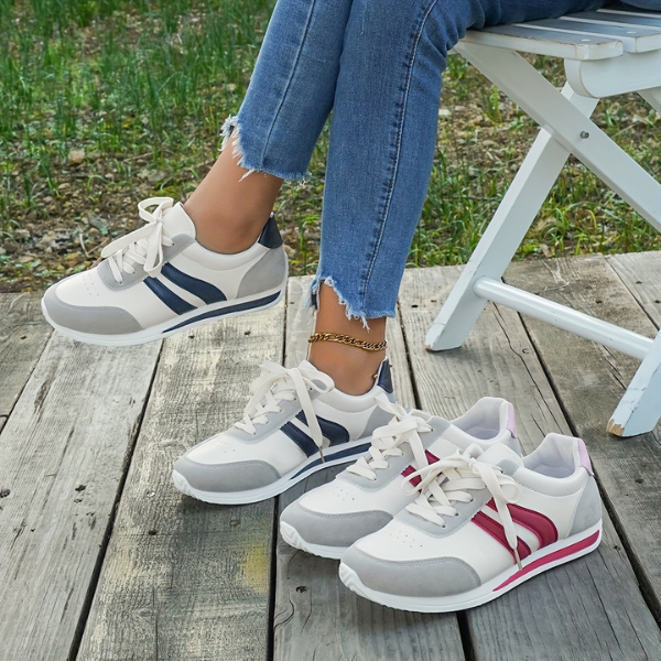 Adina - 快適なレースアップスニーカー