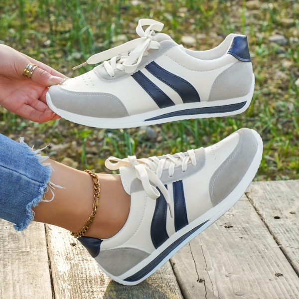 Adina - 快適なレースアップスニーカー