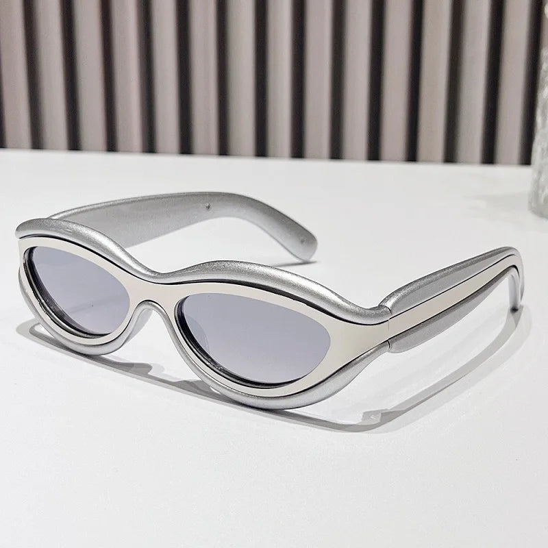 LuxVision - スタイリッシュなサングラス