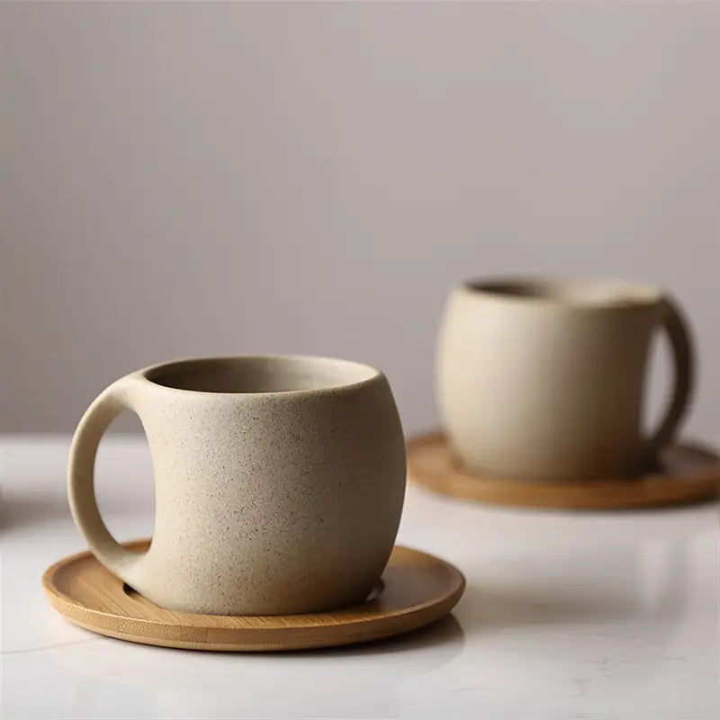 ClayHaven - 陶器のコーヒーカップと木製ソーサー