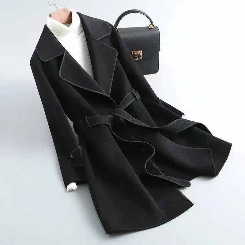 Aitana - ラペルカラーのベルト付きトレンチコート