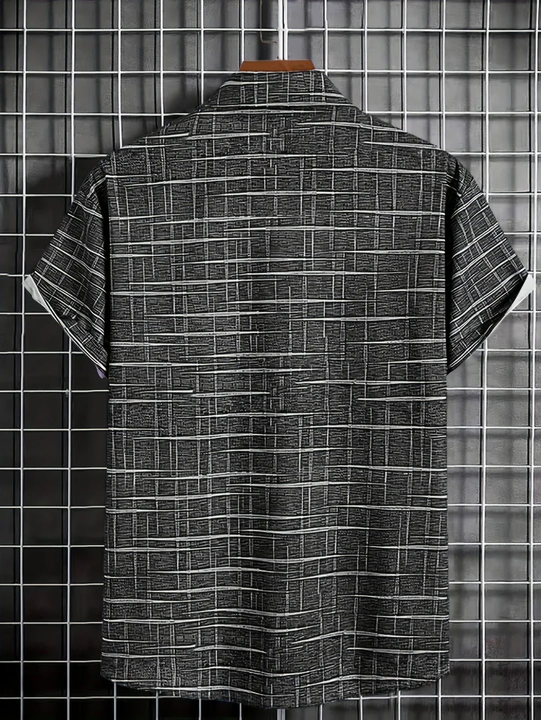 Haroyan - スタイリッシュなチェックストライプ柄シャツ