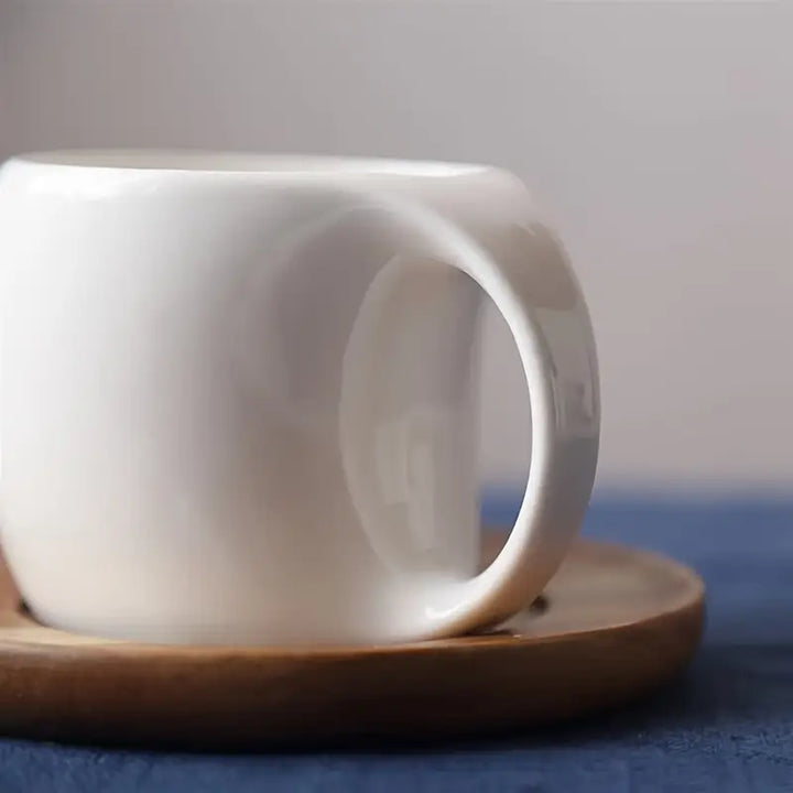ClayHaven - 陶器のコーヒーカップと木製ソーサー