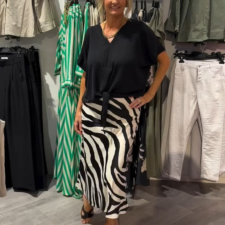 Aikaterine - カジュアルなフロントノットトップスとミディスカートのセット