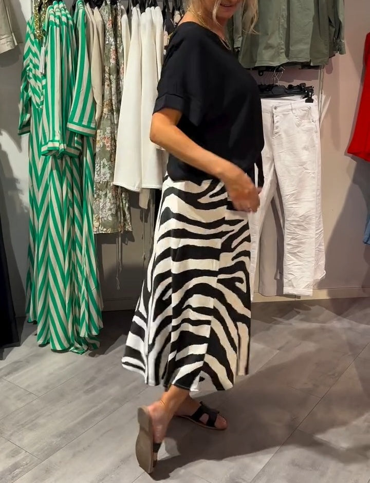 Aikaterine - カジュアルなフロントノットトップスとミディスカートのセット